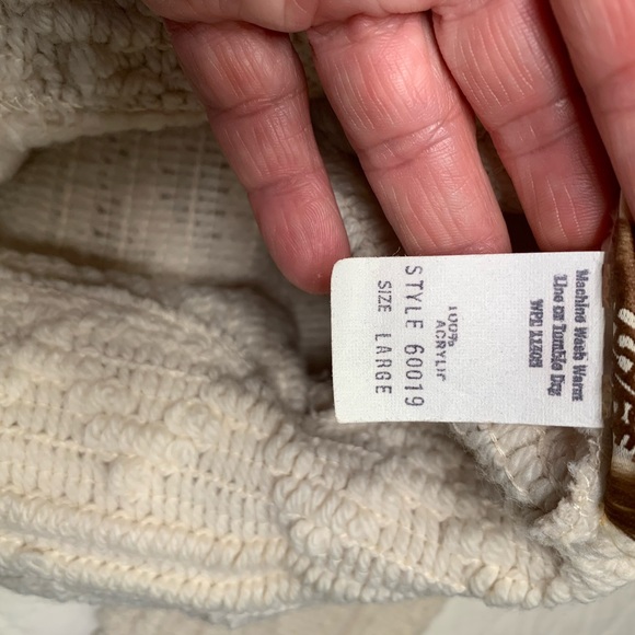 Cream color sweater with belt - Picture 3 of 8